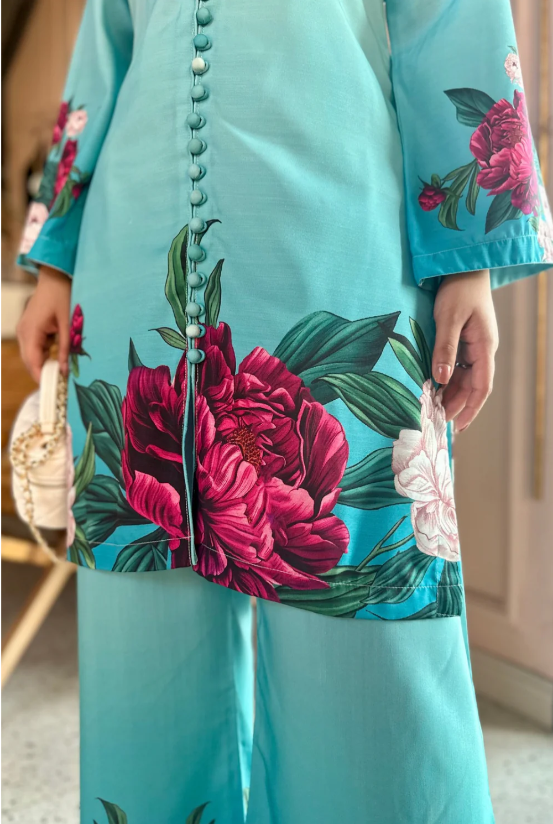 Graceful Floral Patterned Ensemble