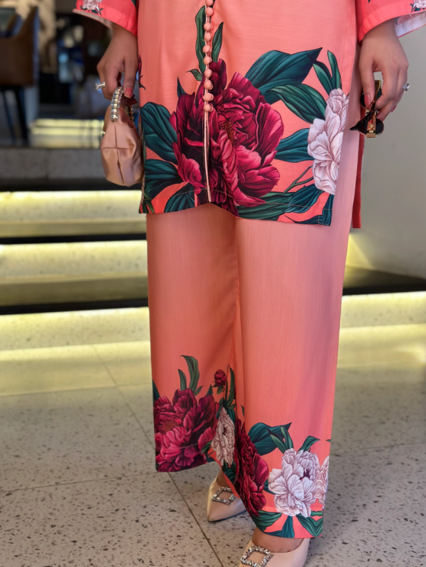 Graceful Floral Patterned Ensemble